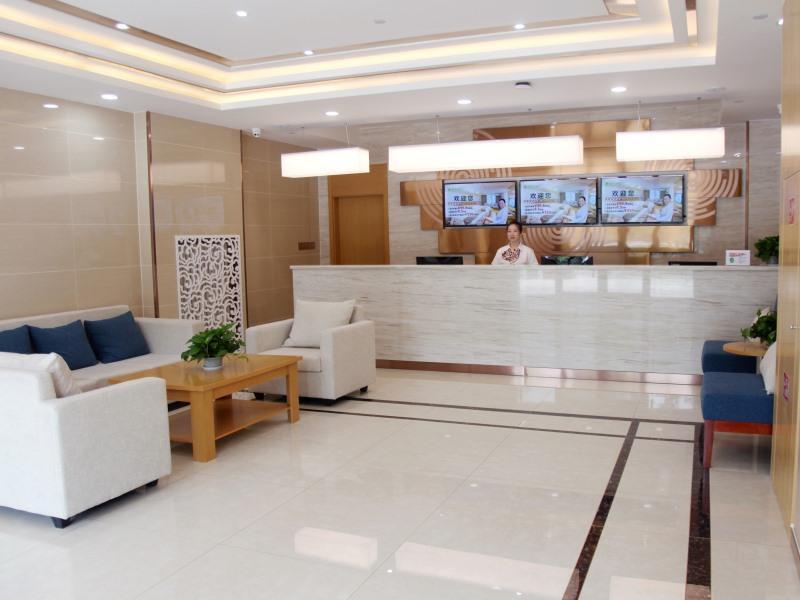 Цзинань: GreenTree Inn Jinan Licheng District Fenghuang Road East High-speed Railway Station
