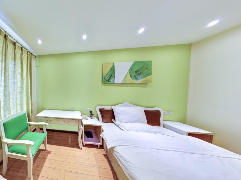 Чжоукоу: Shell Hotel Zhoukou Jiaotong Zhong Road Bus Center Station