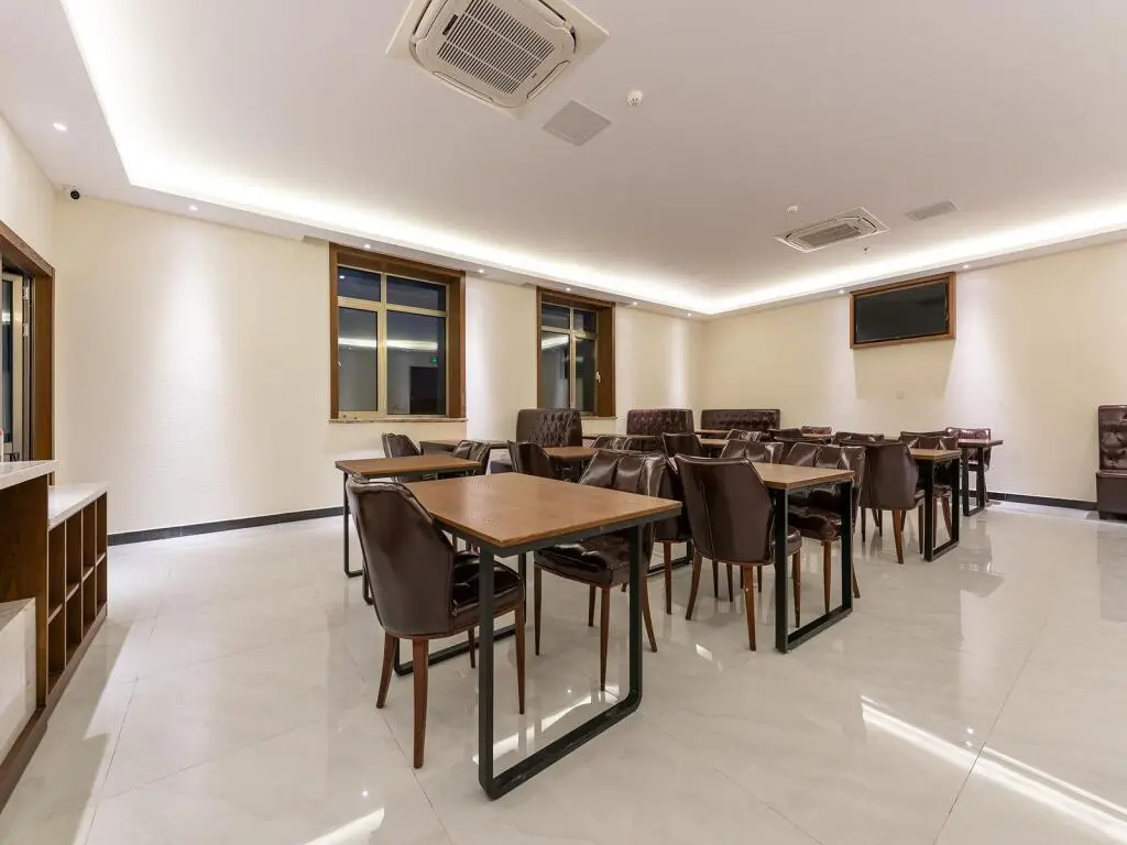 Пекин: James Joyce Coffetel Beijing Changping Dongguang Metro Statino University City