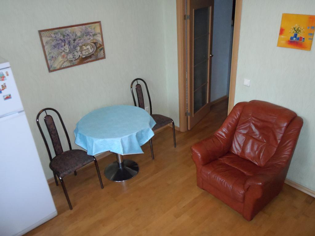 Санкт-Петербург: At Moskovskaya Metro Apartment