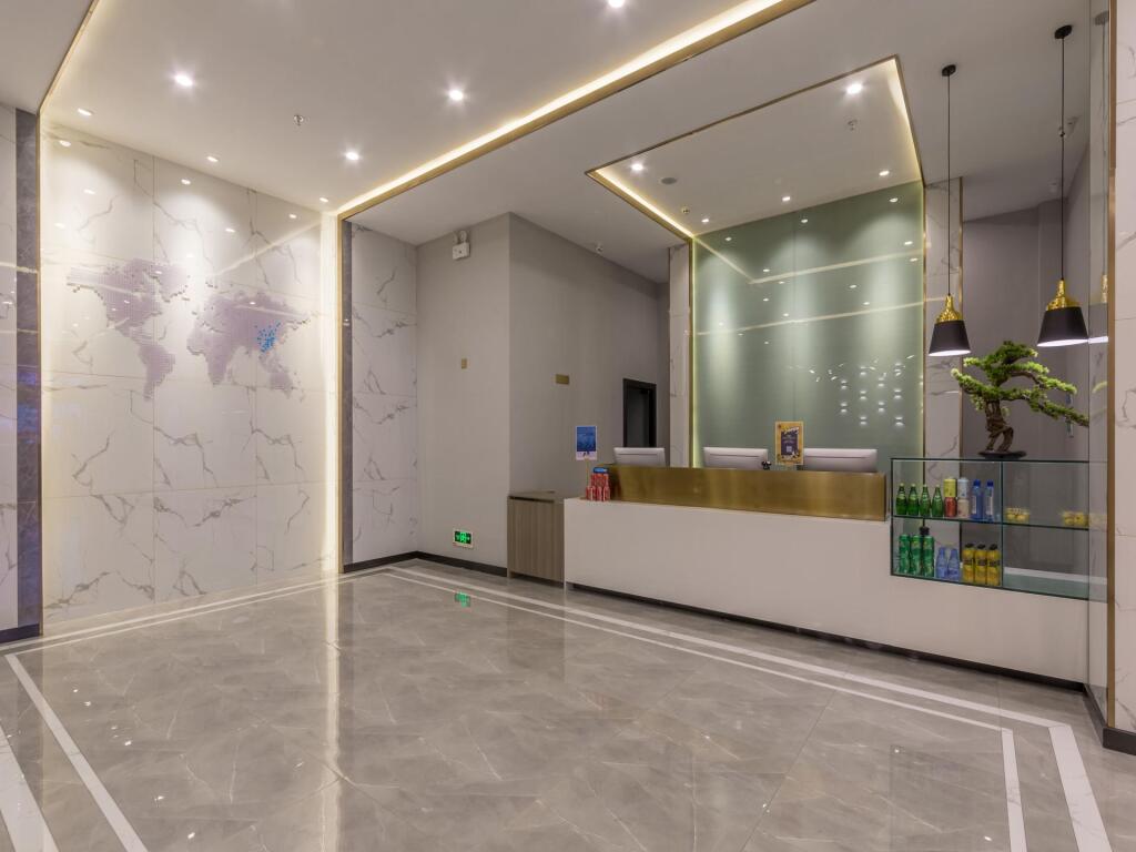 Куньмин: 7 Days Premium Hotel Kunming East Railway Station Juhua Village