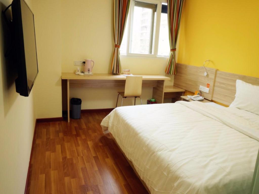Куньмин: 7 Days Premium Hotel Kunming East Railway Station Juhua Village