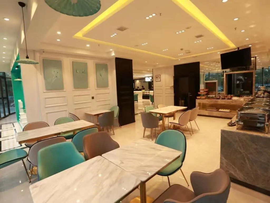 Цзиньчжоу: Xana Hotelle Zhongyang Nan Street Red Star Macalline