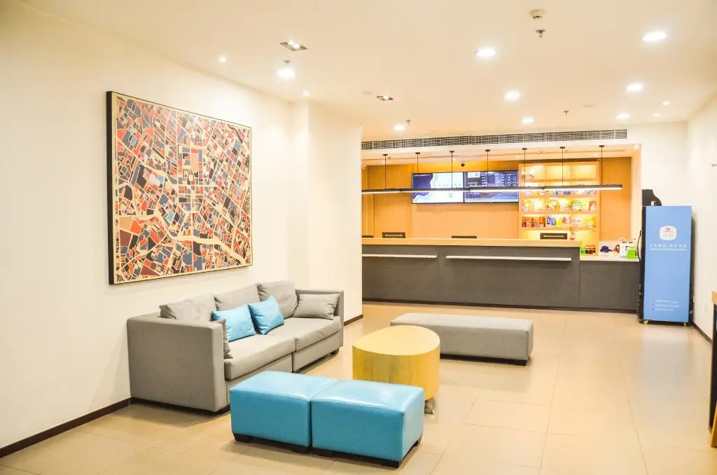 Чунцин: Hanting Hotel Chongqin Chenjiaping Metro Station