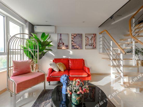 Циндао: Mu'en Loft Light Luxury Apartment (Qingdao North Railway Station)