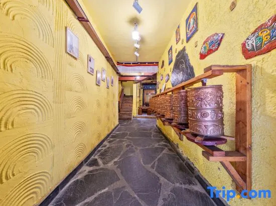 Лхаса: Tone · Chain · Poshtel (Lhasa Jokhang Temple Ancient City)