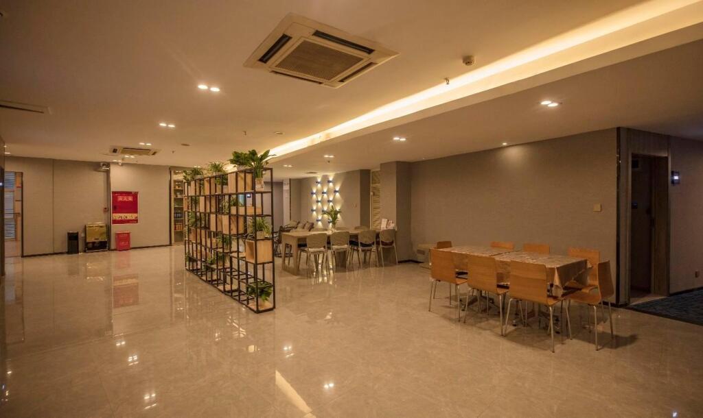 7 Days Premium Hotel Chongqing Hongqihegou Light Rail Station — фото 1