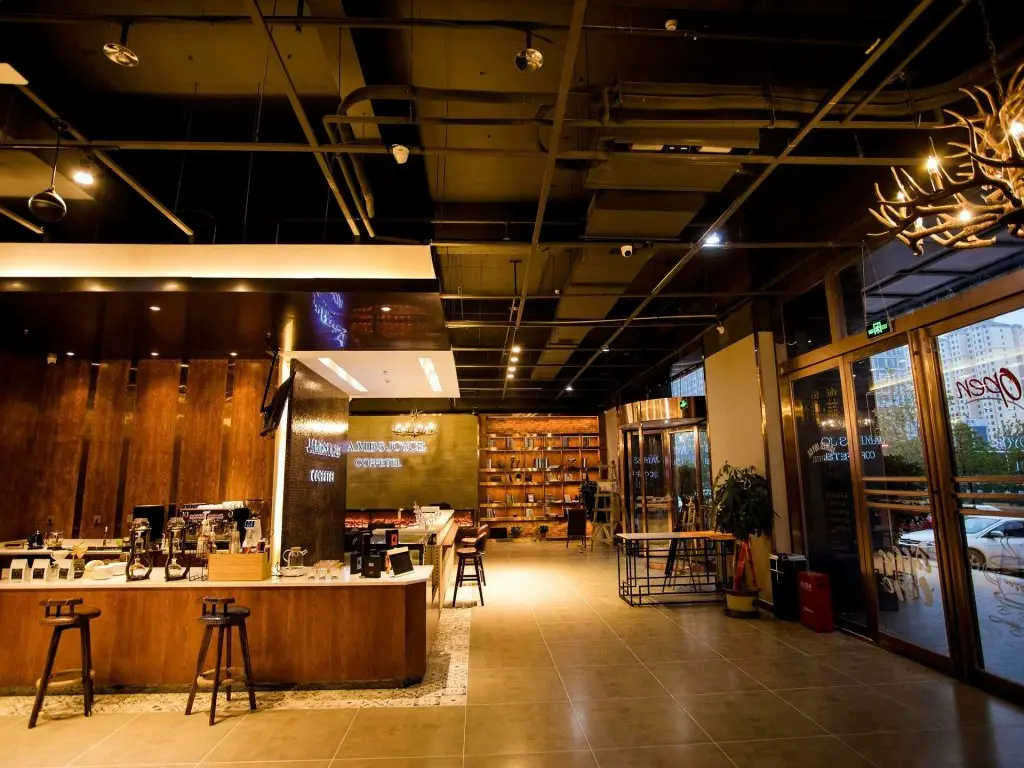 Синьян: James Joyce Coffetel Xinyang Municipal Government Railway Station