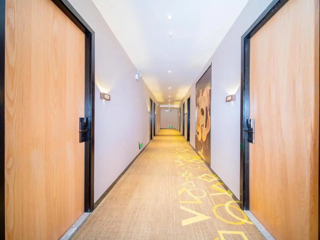 Гуйян: IU Hotel Guiyang High Speed Railway Station Wanda Plaza