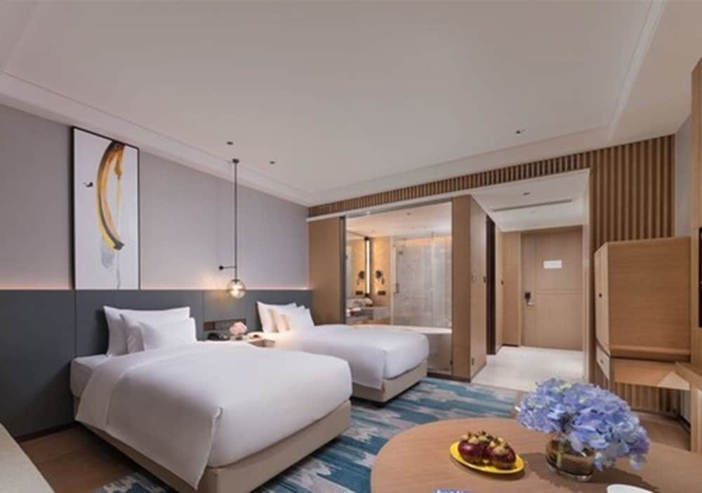 New Century Hotel Zhenhai — фото 1