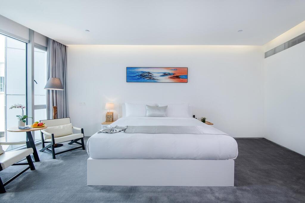 Цзясинь: The Goliah Hotel