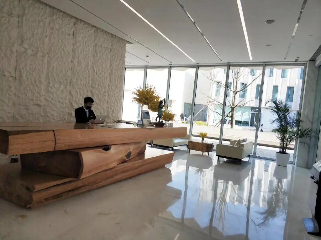 Цзясинь: The Goliah Hotel