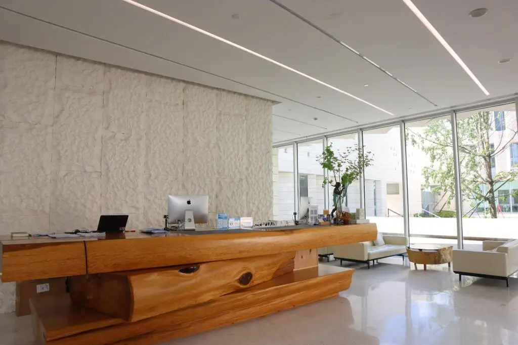 Цзясинь: The Goliah Hotel