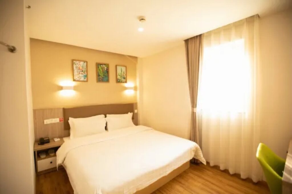 Шанхай: 7 Days Premium Hotel Shanghai Xujiahui Longhua Road Metro station