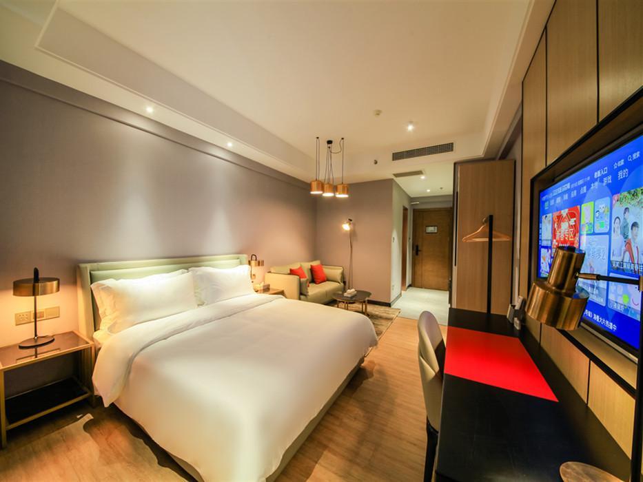 Цзинань: WOWQU Jinan Quanfu Flyover Huafu International Branch