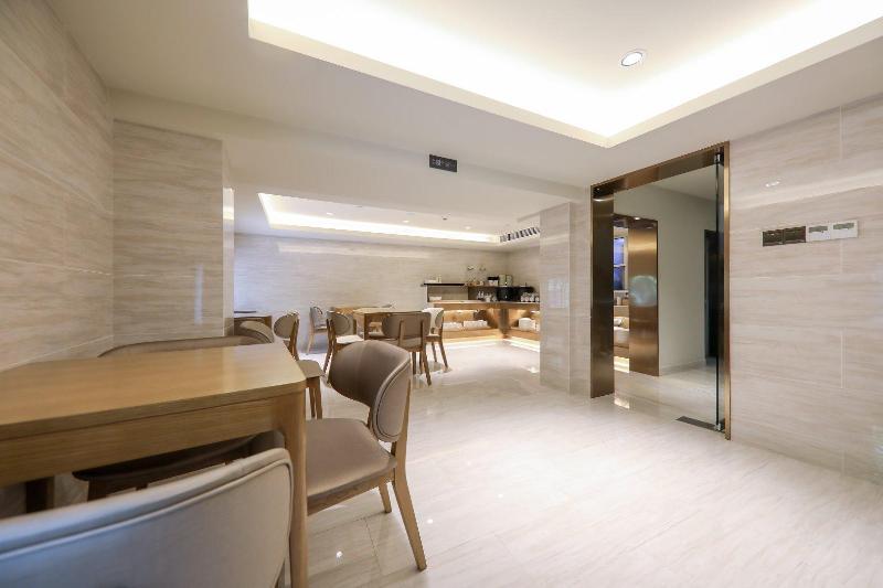 Шанхай: JI Hotel Shanghai The Bund Sichuan Zhong Road