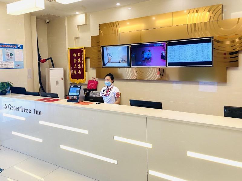 Тяньцзинь: GreenTree Inn Tianjin Hedong District Tianjin Railway Station Square Express Hotel