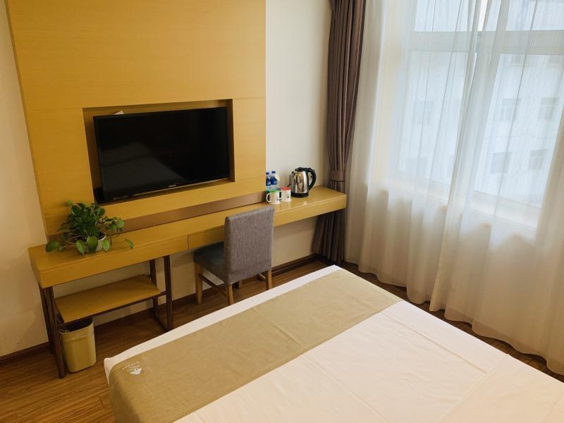 Тяньцзинь: GreenTree Inn Tianjin Hedong District Tianjin Railway Station Square Express Hotel