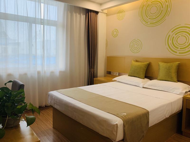 Тяньцзинь: GreenTree Inn Tianjin Hedong District Tianjin Railway Station Square Express Hotel