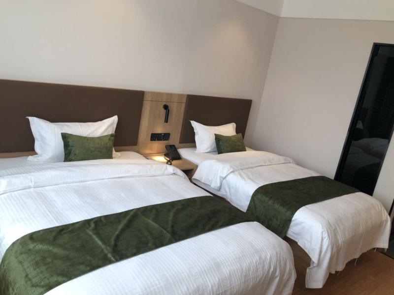 Циндао: GreenTree Inn Express Qingdao Laixi High-Speed Railway Station Shenzhen Road