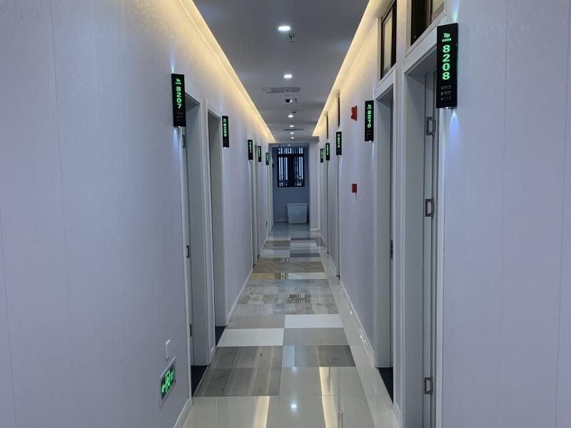 Шанхай: Shell Hotel Shanghai Tongji Univeristy Siping Road Schoolyard