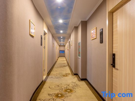 Шанхай: Shell Hotel Shanghai Oriental Pearl Tower Century Avenue Metro Station
