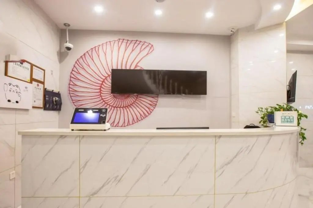 Шанхай: Shell Hotel Shanghai Oriental Pearl Tower Century Avenue Metro Station