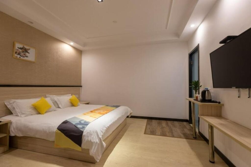 Шанхай: Shell Hotel Shanghai Oriental Pearl Tower Century Avenue Metro Station