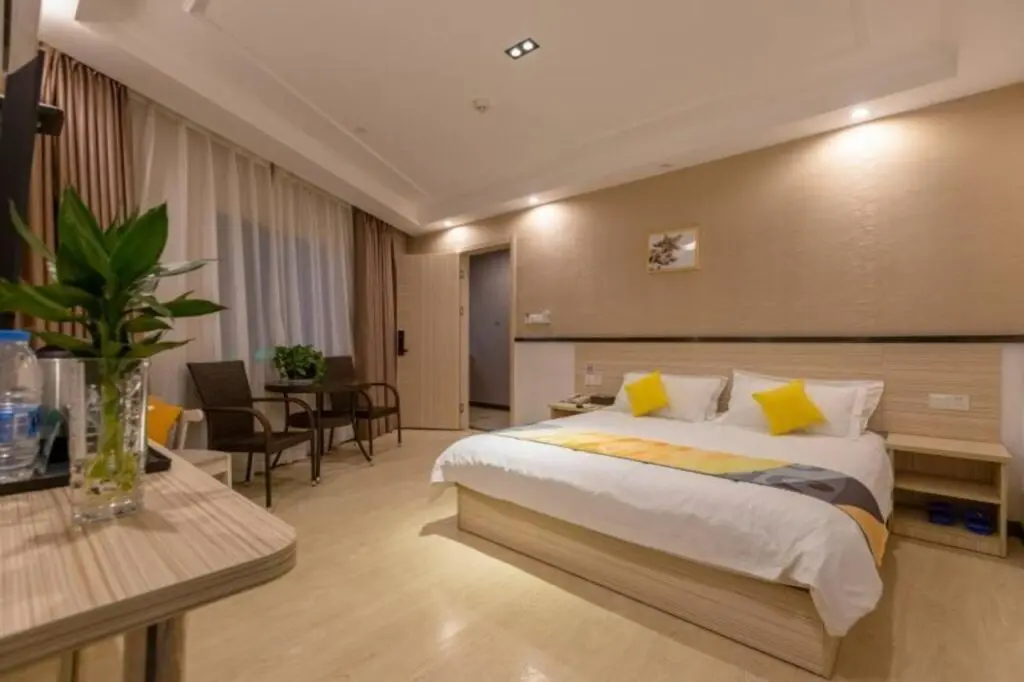 Шанхай: Shell Hotel Shanghai Oriental Pearl Tower Century Avenue Metro Station