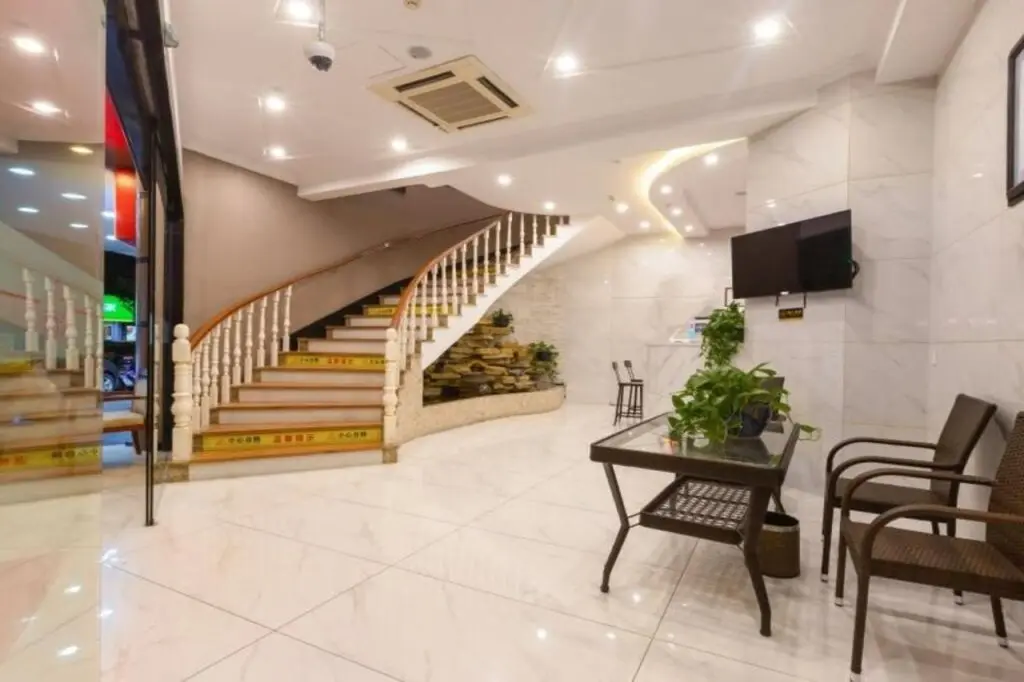 Шанхай: Shell Hotel Shanghai Oriental Pearl Tower Century Avenue Metro Station