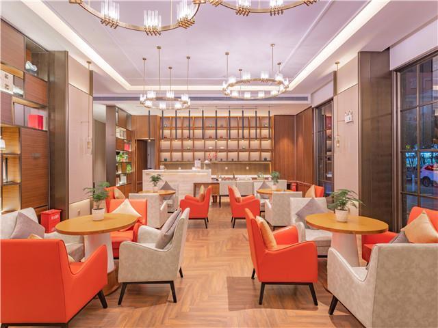 Дали: E-Cheng Hotel Dali High-Speed Railway Station Erhai Lake