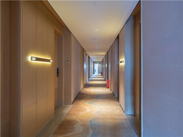 Дали: E-Cheng Hotel Dali High-Speed Railway Station Erhai Lake