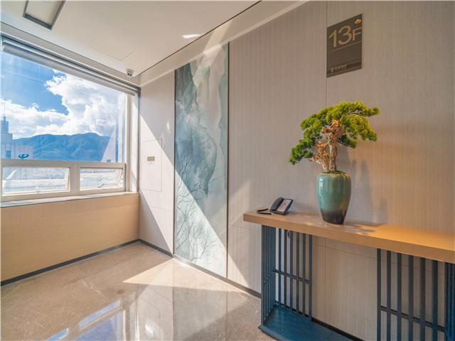Дали: E-Cheng Hotel Dali High-Speed Railway Station Erhai Lake