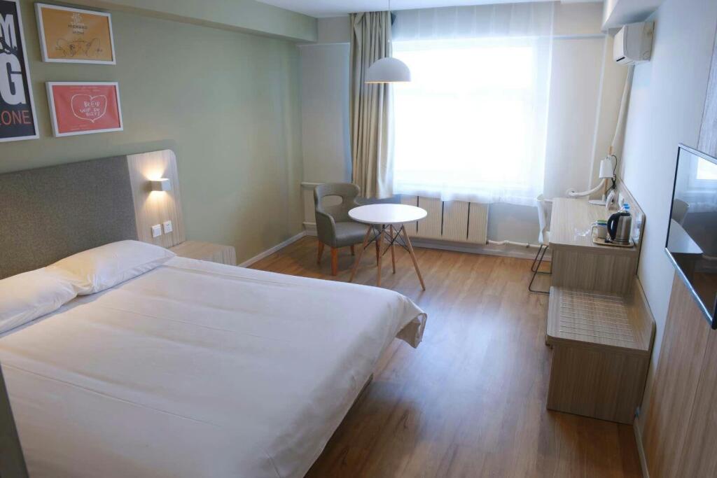 Чанчунь: Hanting Hotel Changchun Railway Station