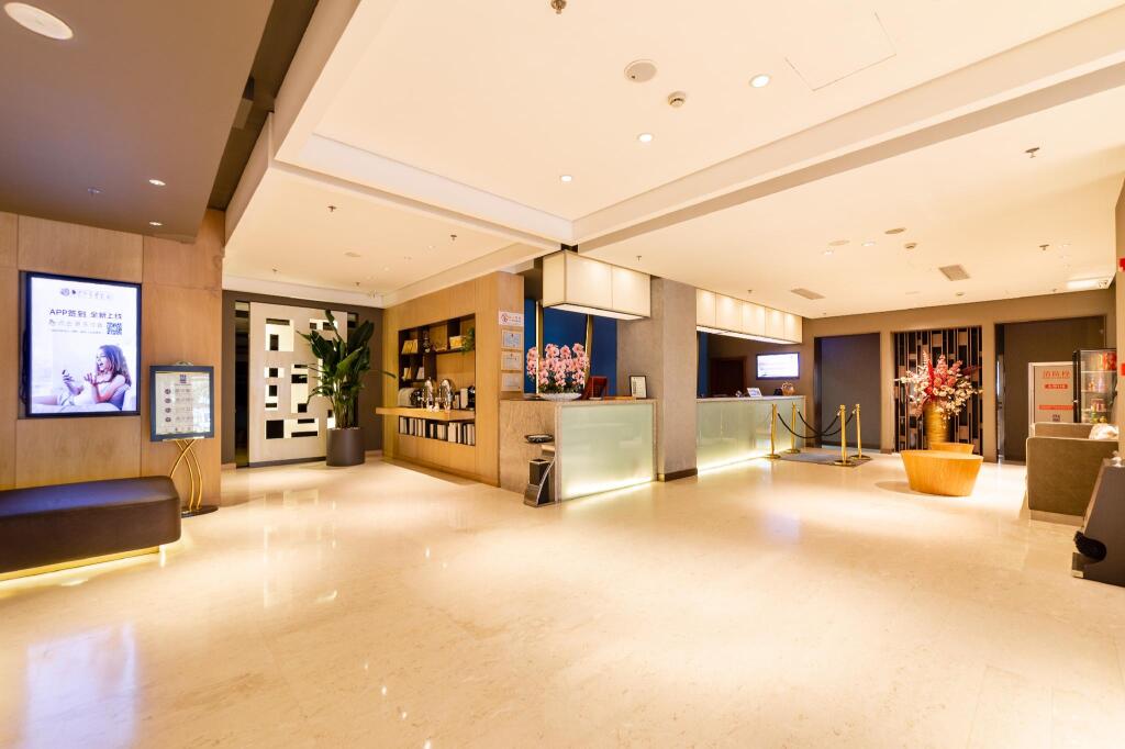 Yitel (Shenyang Middle Street Pedestrian Street) — фото 1