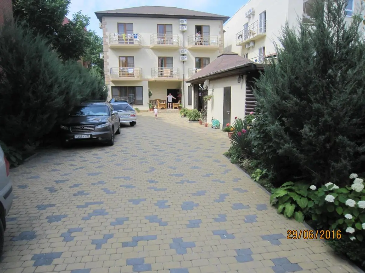 Дивноморское: Guest House Katerina