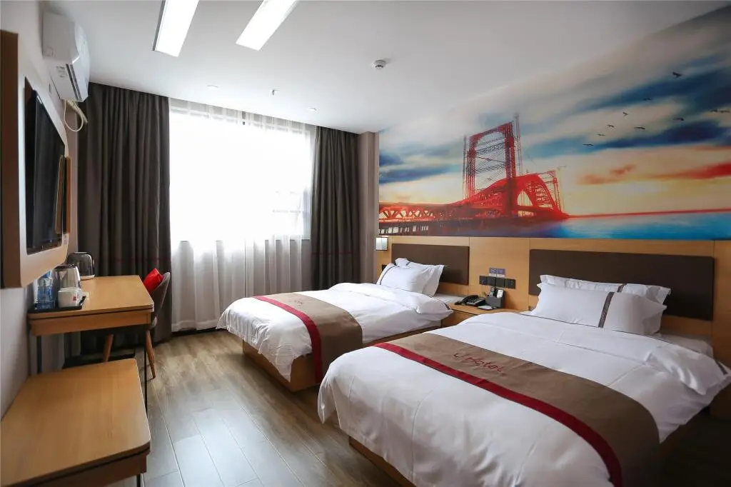 Чжэнчжоу: Thank Inn Hotel Henan Zhengzhou Huiji District Wanda Plaza