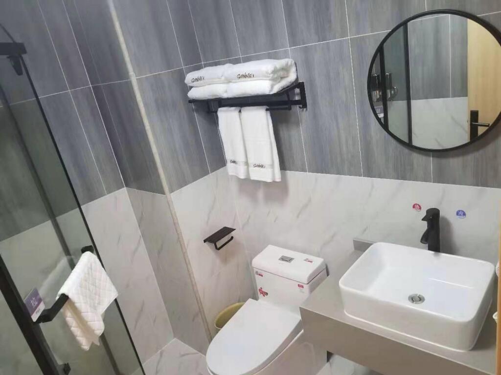 Шанхай: Thank Inn Hotel Shanghai Songjiang Rongping Road Guole Plaza