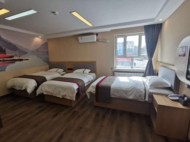 Урумчи: Thank Inn Hotel Xinjiang Urumqi Xinshi North Station East Road