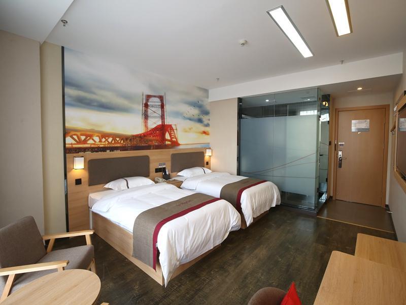Чжанцзякоу: Thank Inn Hotel Zhangjiakou Xuanhua High-Speed Railway Station