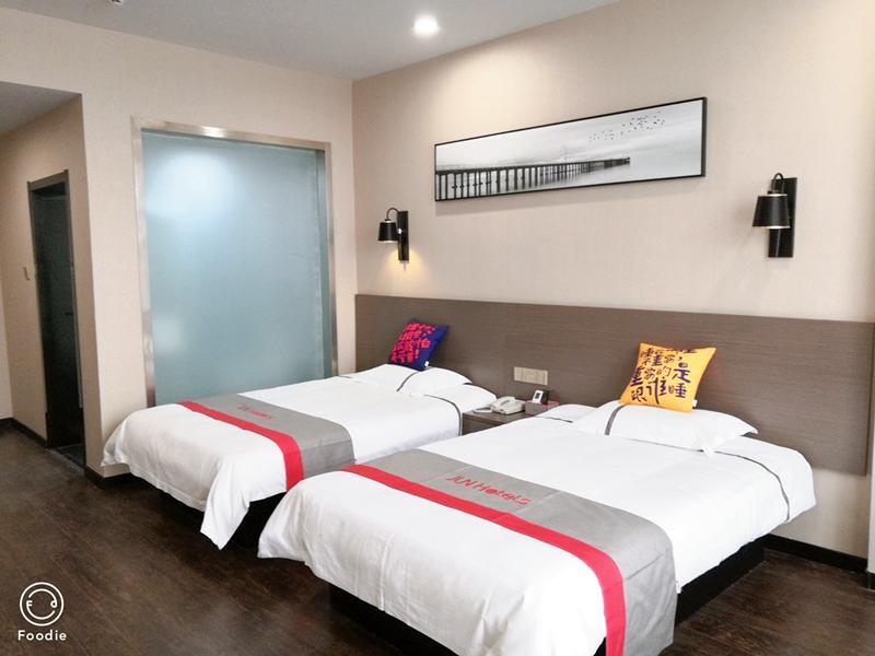 Баодин: Jun Hotel Hebei Baoding Gaobei Baigou Xincheng Wuyi Road Passion Cultural Square