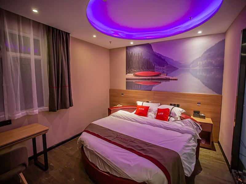 Чэндэ: Thank Inn Hotel Hebei Chengde Pingquan City Center Square