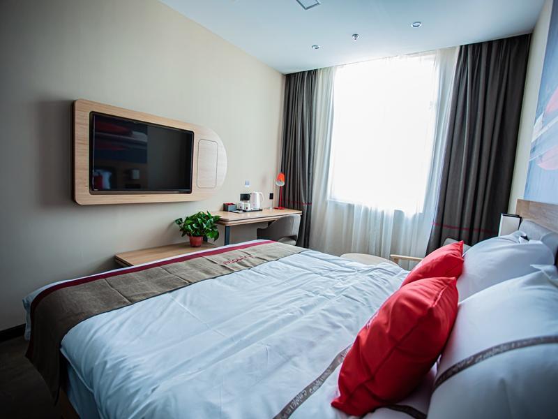 Чэндэ: Thank Inn Hotel Hebei Chengde Pingquan City Center Square
