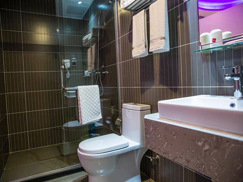 Чэндэ: Thank Inn Hotel Hebei Chengde Pingquan City Center Square