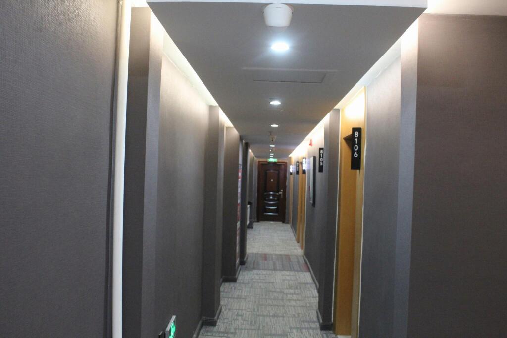 Хух-Хото: Thank Inn Hotel Inner Mongolia Hohhot Xincheng Railway Station Zhangqian Square