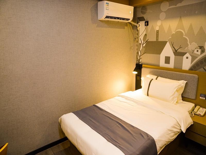 Цзиньчжоу: Thank Inn Hotel Liaoning Jinzhou Linghe District Zhongyang Street