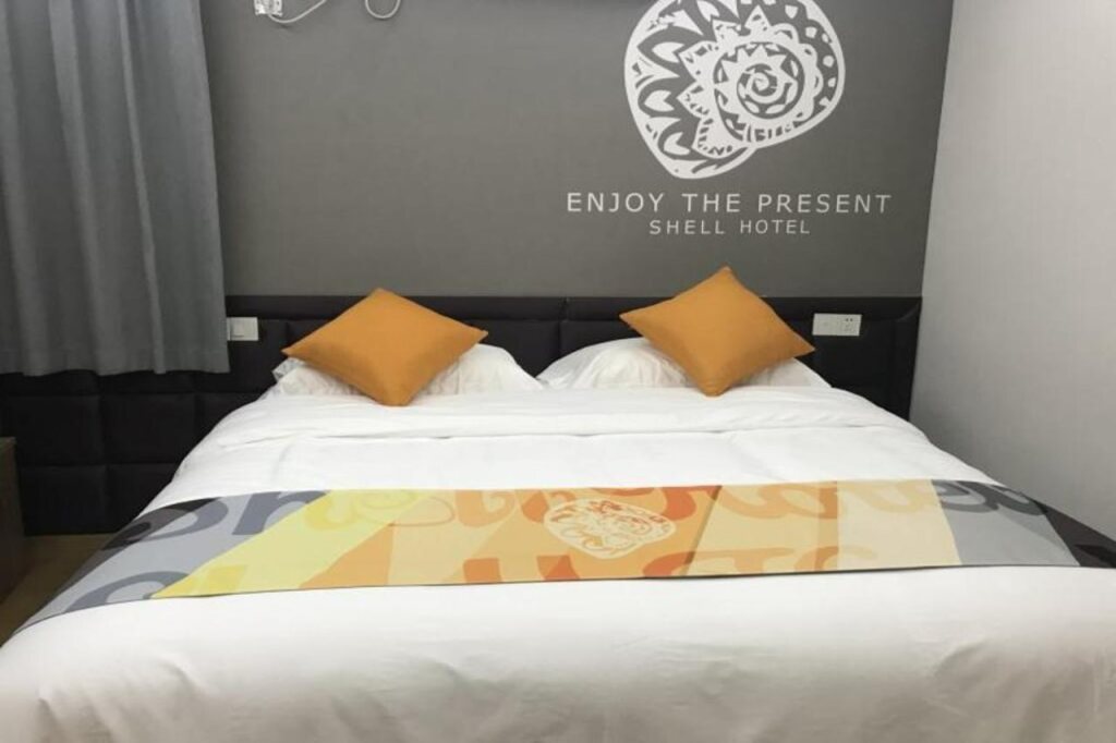 Шанхай: Shell Hotel Shanghai Minhang District Wenjing Road Metro Station
