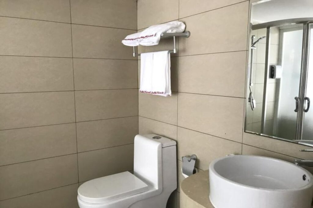 Шанхай: Shell Hotel Shanghai Minhang District Wenjing Road Metro Station