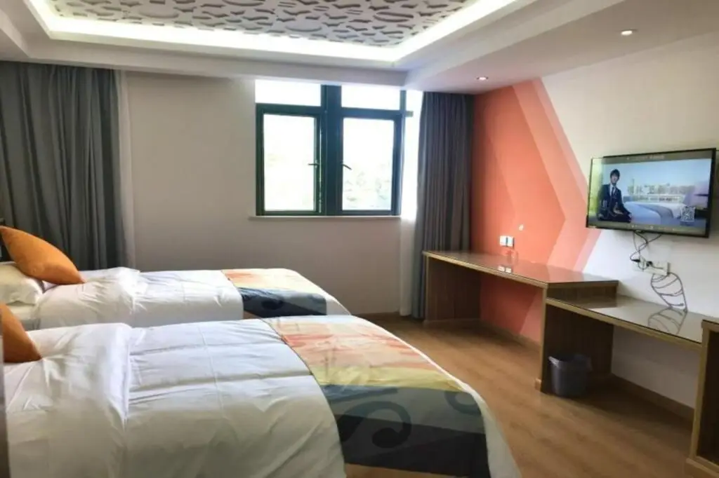 Шанхай: Shell Hotel Shanghai Minhang District Wenjing Road Metro Station