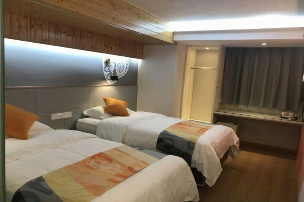 Шанхай: Shell Hotel Shanghai Minhang District Wenjing Road Metro Station